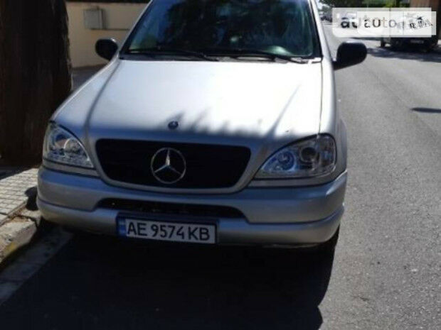 Mercedes-Benz ML 270 2000 года