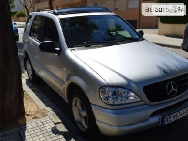 Mercedes-Benz ML 270 2000 года