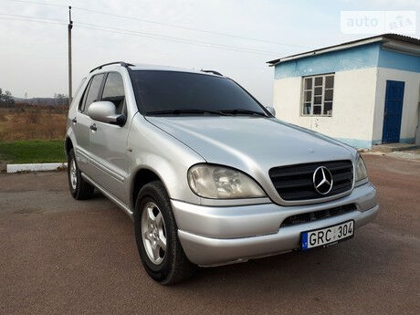 Мерседес МЛ 270 2000 года Mercedes-Benz ML 270 2000 года