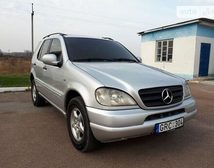 Mercedes-Benz ML 270 2000 року