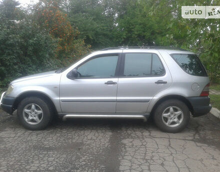 Mercedes-Benz ML 320 2000 року