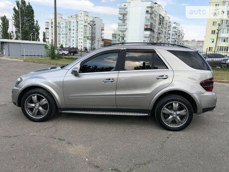 Мерседес МЛ 350 2007 року Mercedes-Benz ML 350 2007 року