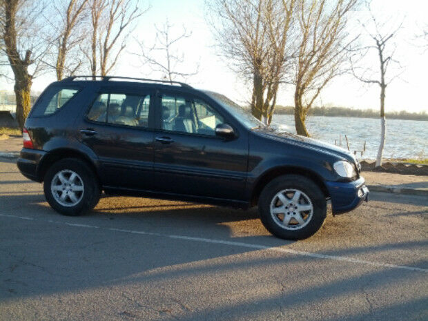 Mercedes-Benz ML 400 2002 года