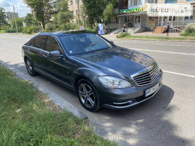 Mercedes-Benz S 250 2011 року