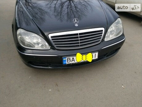Мерседес С 500 2004 року Mercedes-Benz S 500 2004 року