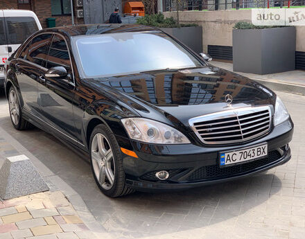 Фото на отзыв с оценкой 5 о Mercedes-Benz S 55 AMG 2008 году выпуска от автора "Игорь" с текстом: Очень качественный автомобиль. Наслаждение от вождения. Полный привод и зимой и в дождливую летню...