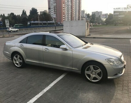 Фото на відгук з оцінкою 3.2   про авто Mercedes-Benz S 550 2008 року випуску від автора “Л” з текстом: Машина проблемная постояно требуется что-то делать, пневмо ужасное, полный привод это вообще слов...