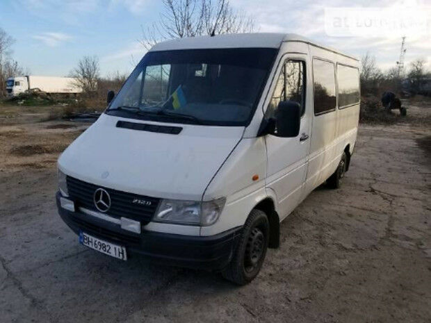 Mercedes-Benz Sprinter 212 пасс. 1996 року