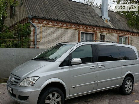 Mercedes-Benz Viano 2011 року