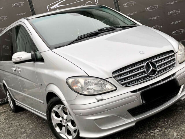 Мерседес Виано 2009 года Mercedes-Benz Viano 2009 года