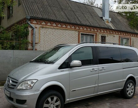 Mercedes-Benz Viano 2011 року