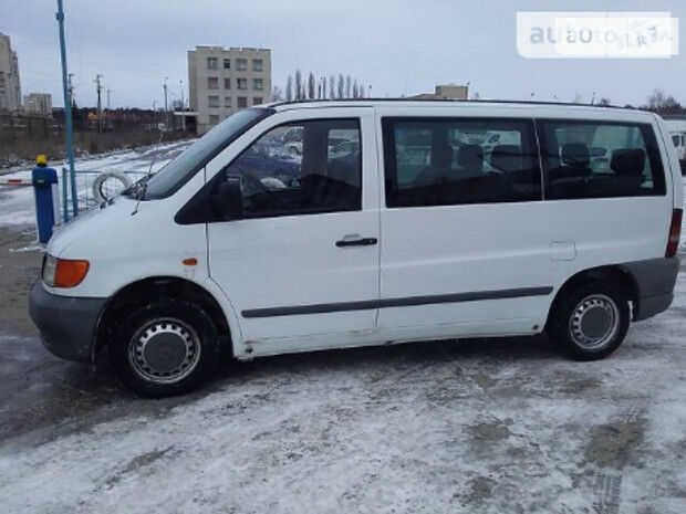 Mercedes-Benz Vito пасс. 2000 року