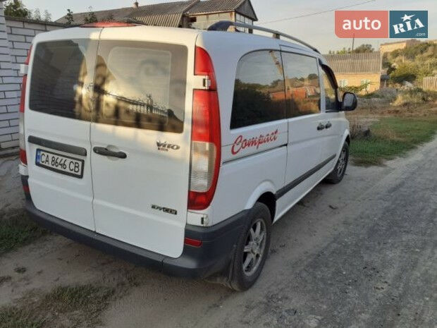 Мерседес Вито пасс. 2006 року Mercedes-Benz Vito пасс. 2006 року