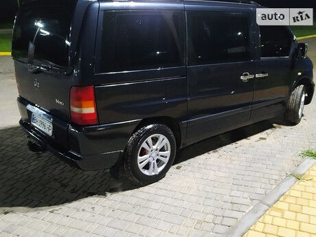 Мерседес Вито 2003 года Mercedes-Benz Vito 2003 года