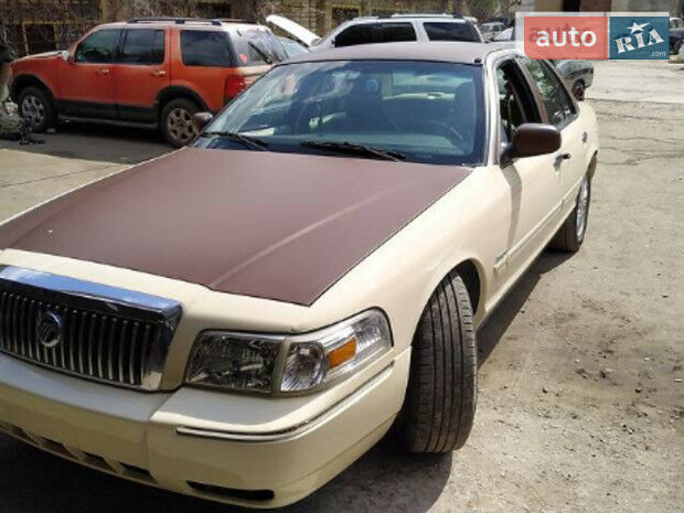 Mercury Grand Marquis 2010 року