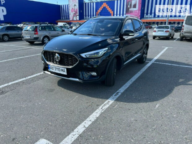 MG ZS 2021 року