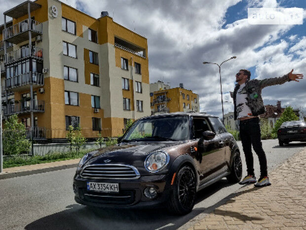 MINI Cooper 2011 року