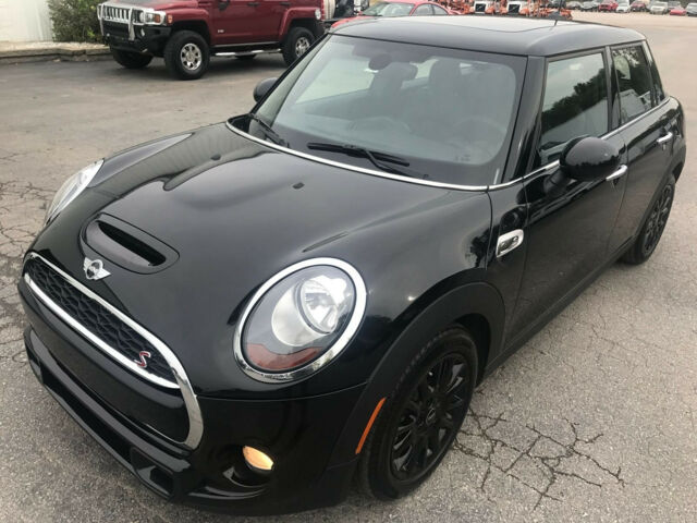 Мини Купер 2017 року MINI Cooper 2017 року