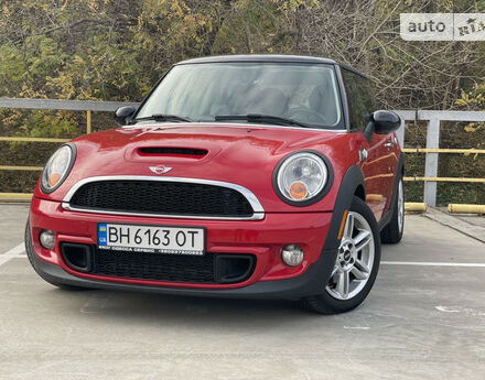 Фото на відгук з оцінкою 4.8   про авто MINI Cooper 2012 року випуску від автора “Илья” з текстом: Хорошее авто, с большим количеством плюсов. Из недостатков, привередливый мотор требующий постоян...