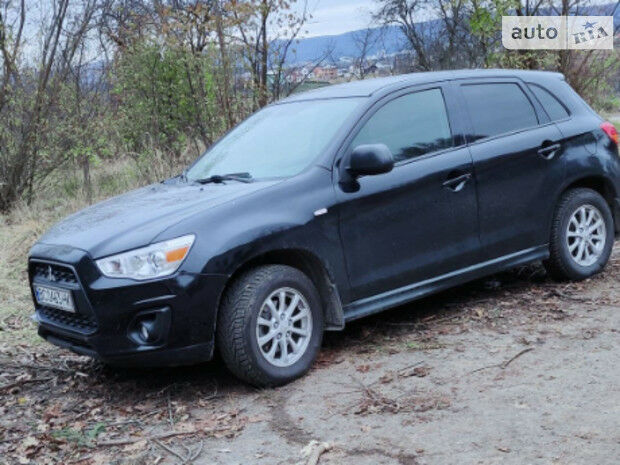 Мицубиси АСХ 2014 года Mitsubishi ASX 2014 года