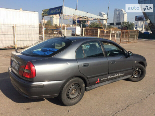 Mitsubishi Carisma 2002 года