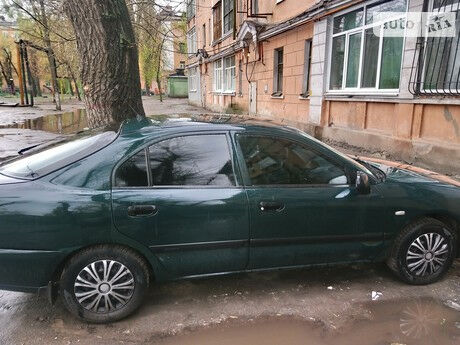 Mitsubishi Carisma 1999 року