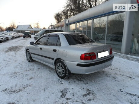 Mitsubishi Carisma 2003 року