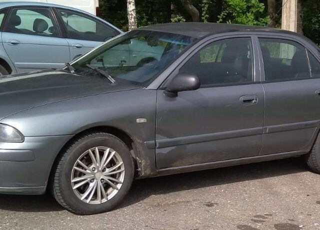 Мицубиси Харизма 2003 года Mitsubishi Carisma 2003 года