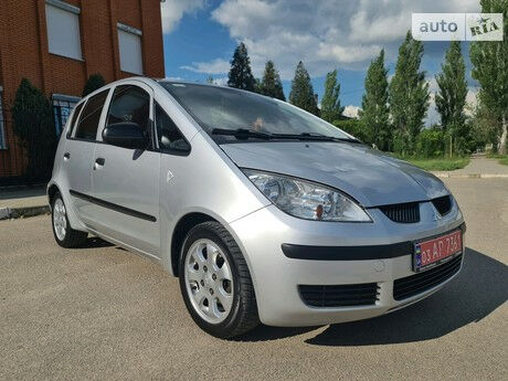 Мицубиси Кольт 2007 року Mitsubishi Colt 2007 року