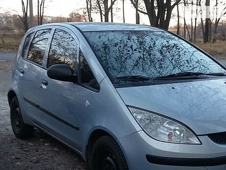 Мицубиси Кольт 2007 року Mitsubishi Colt 2007 року