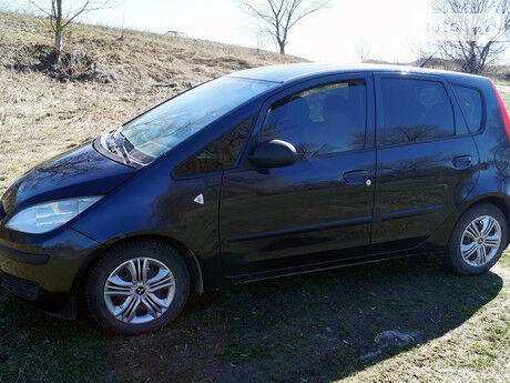 Мицубиси Кольт 2008 року Mitsubishi Colt 2008 року