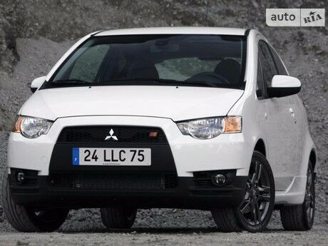 Мицубиси Кольт 2010 року Mitsubishi Colt 2010 року