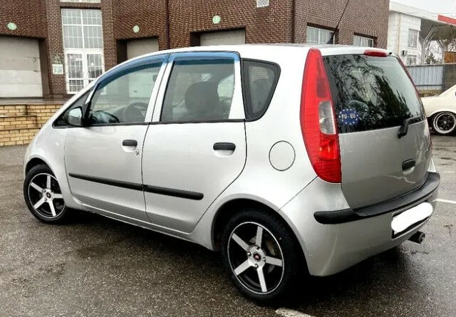 Мицубиси Кольт 2007 року Mitsubishi Colt 2007 року