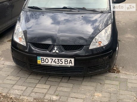 Мицубиси Кольт 2008 року Mitsubishi Colt 2008 року