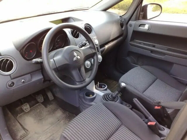 Mitsubishi Colt 2008 года