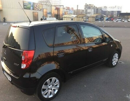 Mitsubishi Colt 2011 года