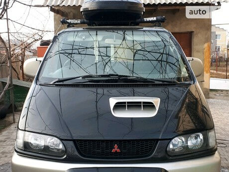 Мицубиси Делика 1999 року Mitsubishi Delica 1999 року