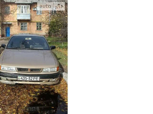 Mitsubishi Galant 1989 року