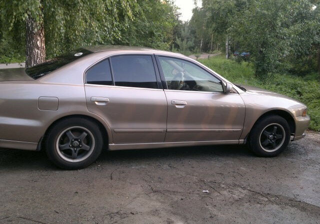 Mitsubishi Galant 2001 року