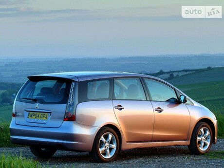 Мицубиси Грандис 2010 року Mitsubishi Grandis 2010 року
