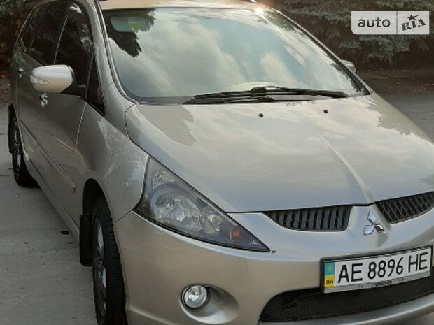Мицубиси Грандис 2007 года Mitsubishi Grandis 2007 года