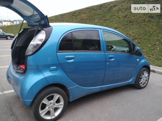 Мицубиси И-Миев 2011 года Mitsubishi I-Miev 2011 года