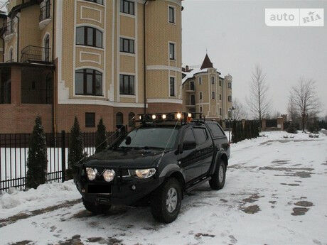 Mitsubishi L 200 2010 года