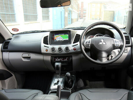 Мицубиси Л 200 2005 року Mitsubishi L 200 2005 року