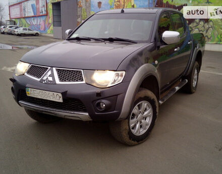 Mitsubishi L 200 2011 года