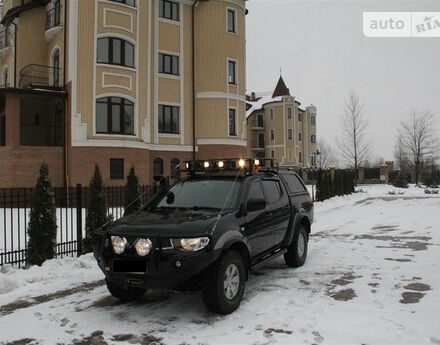 Mitsubishi L 200 2010 года