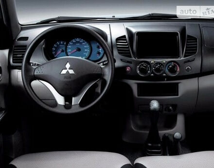 Mitsubishi L 200 2011 года