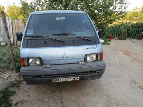 Mitsubishi L 300 пасс. 1988 года