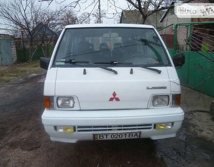 Фото на відгук з оцінкою 3   про авто Mitsubishi L 300 пасс. 1994 року випуску від автора “Nicolas Altenhof” з текстом: Хорошая рабочая лошадка.Вместительный салон на 9 мест,второй ряд сидений можно перкинув спинку си...