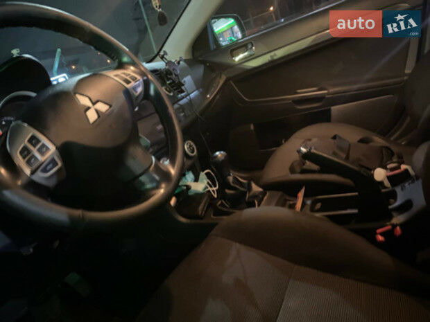 Mitsubishi Lancer 2010 року